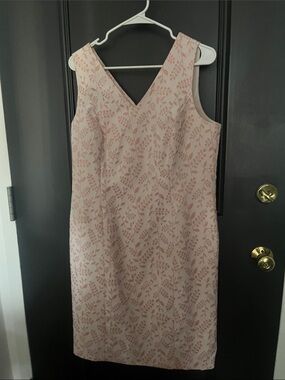 Anne Klein Blush Pink Floral V-Neck Midi Sheath Dress